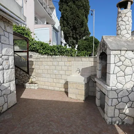 阿德里亚公寓 *