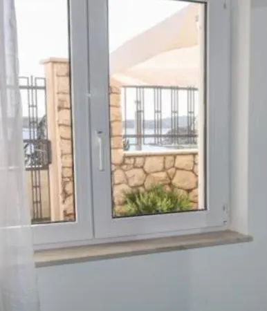 Adria アパート フヴァル